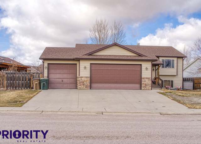 Property at 5516 Derringer Dr, Gillette, WY 82718, 5 beds, 3 baths
