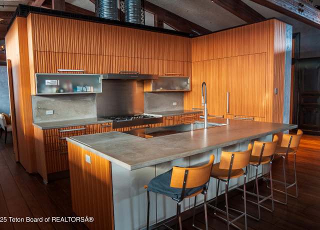 Property at 174 W Magnolia St, Pinedale, WY 82941, 2 beds, 2.5 baths