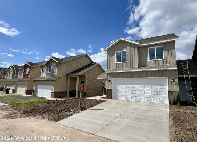 Property at 35 Country Ln, Thayne, WY 83127, 3 beds, 2.5 baths