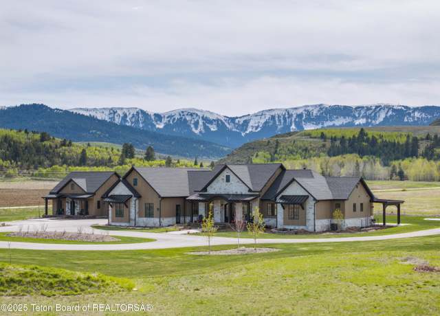 Property at 1070 Horseshoe Ln, Driggs, ID 83422, 7 beds, 5.5 baths