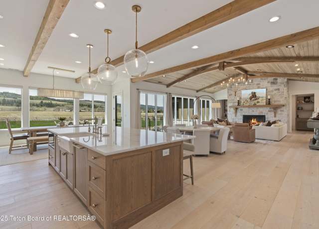 Property at 1070 Horseshoe Ln, Driggs, ID 83422, 7 beds, 5.5 baths