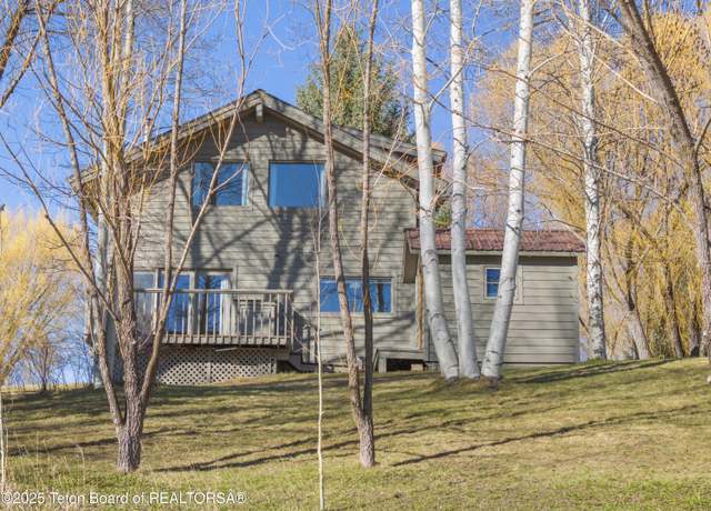 Property at 1620 E Jw Dr, Hoback Jct., WY 83001, 2 beds, 1.5 baths