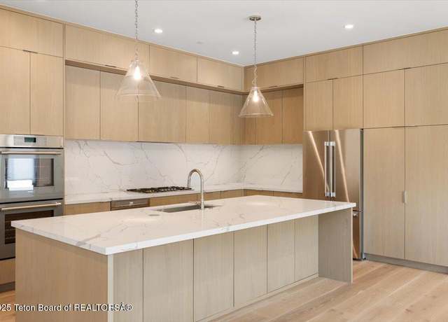 Property at 424 Hidden Dr, Jackson, WY 83001, 2 beds, 2.5 baths
