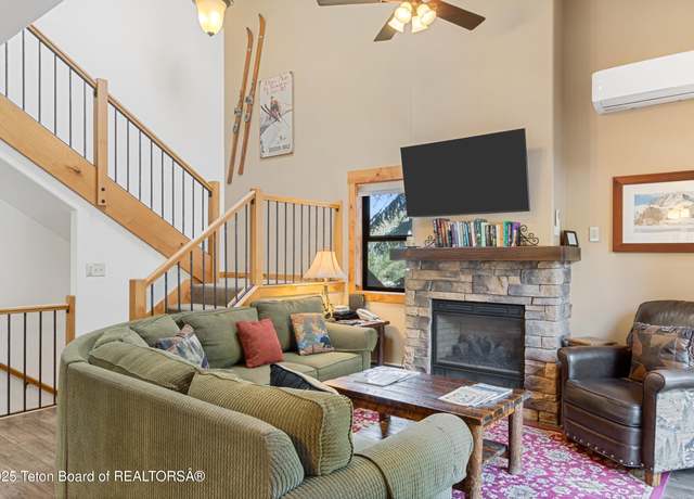 Property at 371 Snow King Loop, Jackson, WY 83001, 5 beds, 3 baths