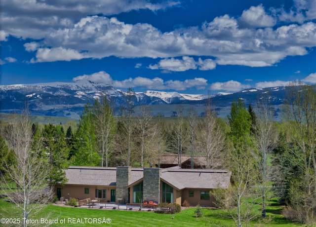 Property at 6275 N Aspen Dr, Jackson, WY 83001, 3 beds, 2.5 baths