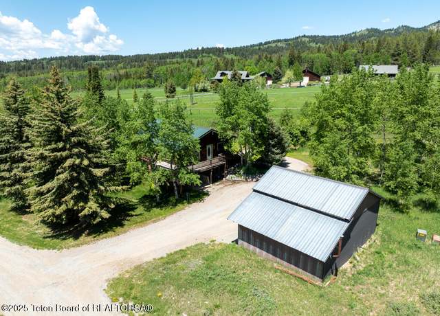 Property at 2883 Stewart Rd, Etna, WY 83118, 3 beds, 3.5 baths