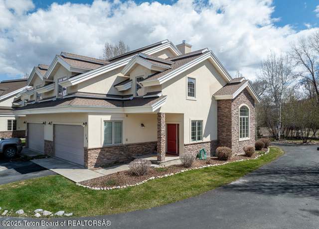 Property at 165 Cobble Ln, Driggs, ID 83422, 3 beds, 2.5 baths