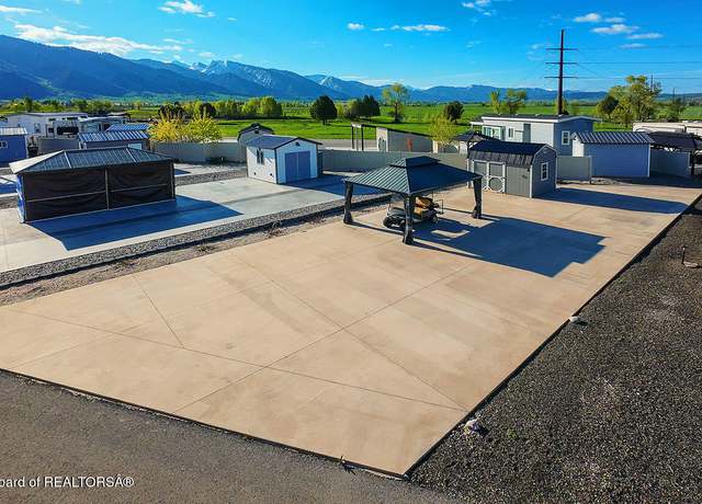 Property at 909 Whiffle Tree Dr, Thayne, WY 83127