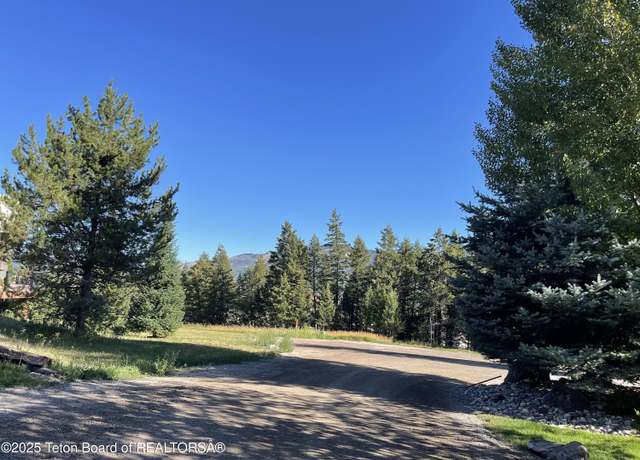 Property at 682 Overlook Cir, Alpine, WY 83128