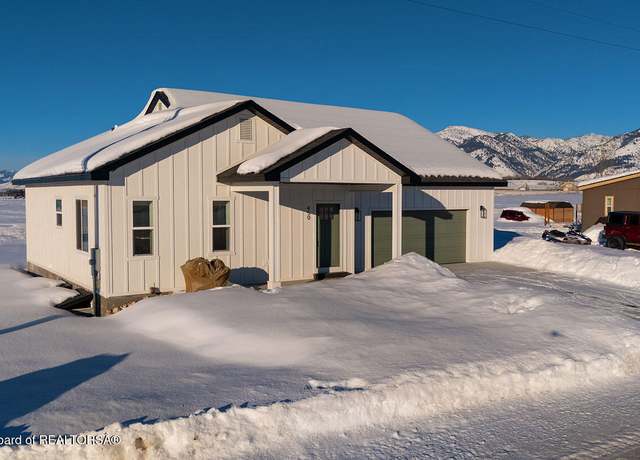 Property at 450 Roberts St, Thayne, WY 83127, 3 beds, 2.5 baths