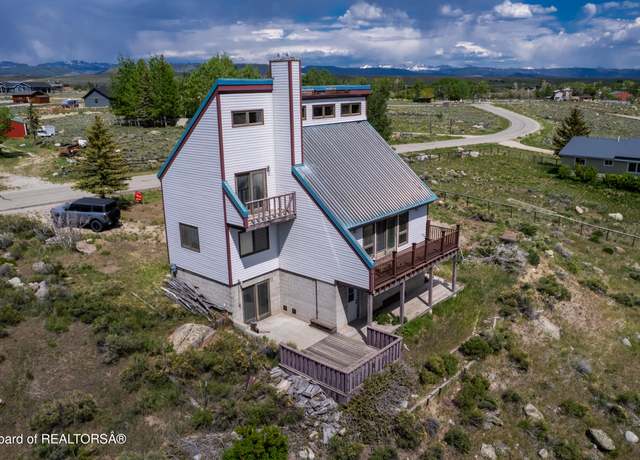 Property at 19 Orcutt Dr, Pinedale, WY 82941, 2 beds, 2 baths