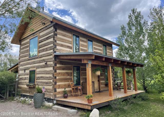 Property at 201 Blue Cir, Alpine, WY 83128, 1 bed, 1.5 baths