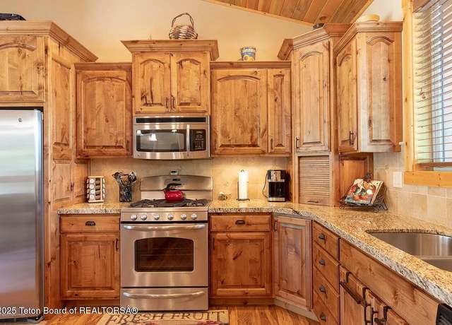 Property at 525 Three Rivers Dr, Alpine, WY 83128, 3 beds, 2.5 baths