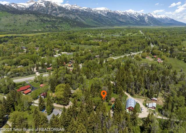 Property at 4075 Jarvis Ln, Wilson, WY 83014, 3 beds, 1.5 baths