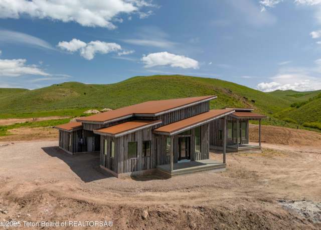 Property at 2410 Smoky Rd, Auburn, ID 83111, 5 beds, 3 baths