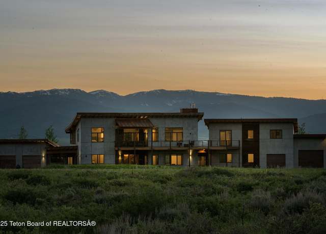 Property at 3139 Slinger Ct, Driggs, ID 83422, 7 beds, 4.5 baths