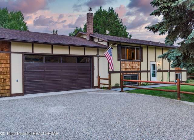 Property at 469 S Madison Ave, Pinedale, WY 82941, 3 beds, 2 baths