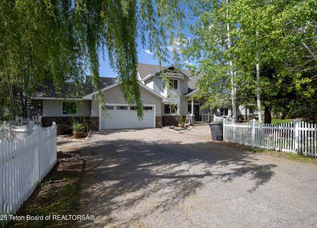 Property at 1255 Lost Rd, Thayne, WY 83127, 5 beds, 5 baths
