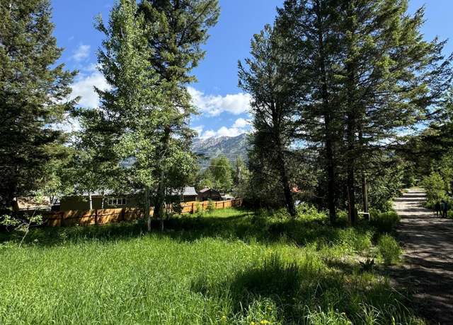 Property at 712 Stoor Dr, Alpine, WY 83128