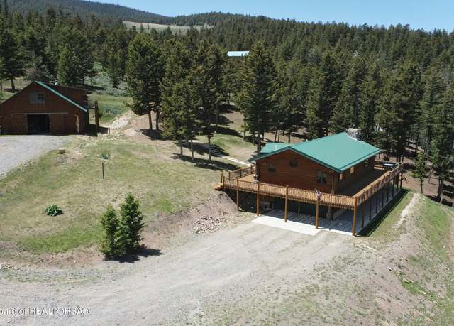 Property at 20 Spruce Ct, Dubois, WY 82513, 5 beds, 3 baths