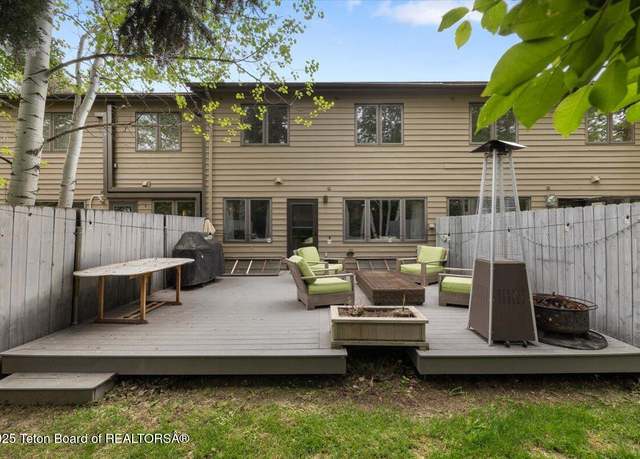 Property at 514 E Pearl Ave, Jackson, WY 83001, 4 beds, 3.5 baths