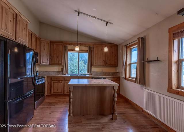 Property at 505 Forest Dr, Alpine, WY 83128, 3 beds, 2.5 baths