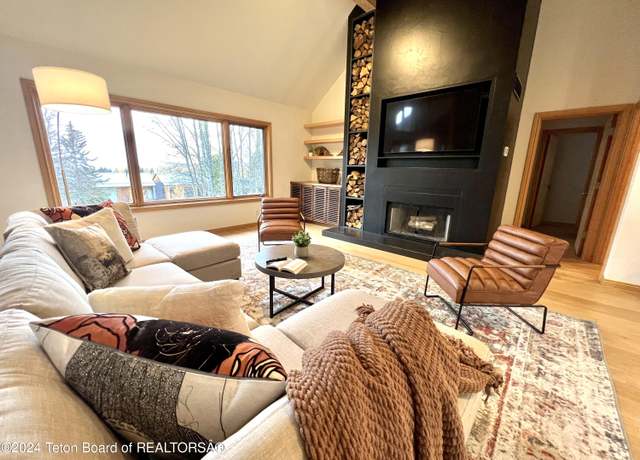 Property at 630 Snow King Dr, Jackson, WY 83001, 4 beds, 3.5 baths
