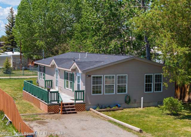 Property at 446 S Bridger Ave, Pinedale, WY 82941, 3 beds, 2 baths