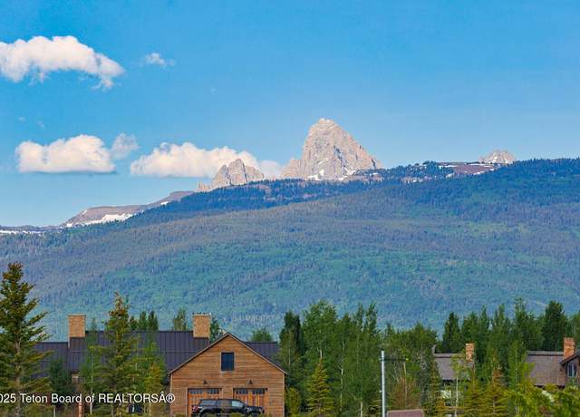 Property at 1085 Shasta Daisy Ct, Driggs, ID 83422
