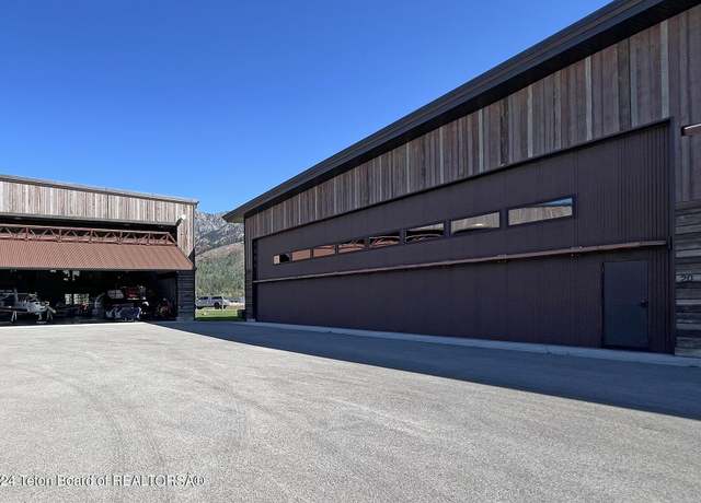 Property at 20 Diamandis Dr, Alpine, WY 83128, 3 beds, 3.5 baths