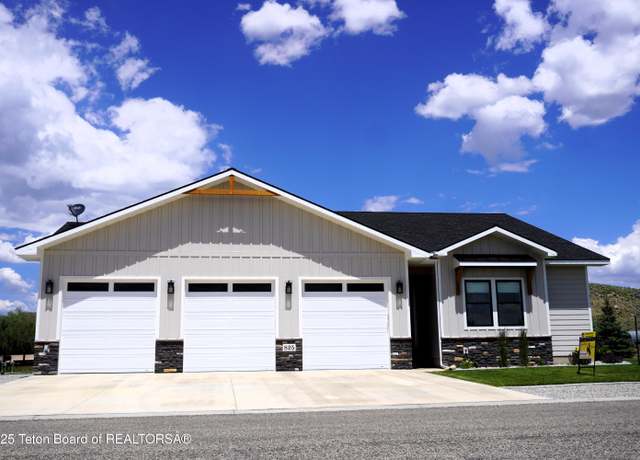 Property at 825 Mccoy Dr, Pinedale, WY 82941, 3 beds, 2 baths