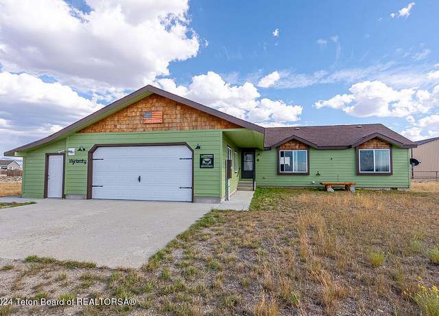 Property at 14 Indianwood Trl, Pinedale, WY 82941, 3 beds, 2 baths