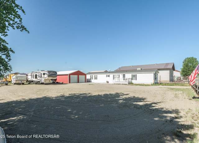 Property at 942 W Bonneville St, Pinedale, WY 82941