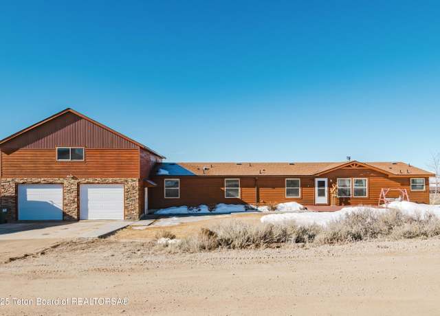 Property at 25 Vixen Cir, Pinedale, WY 82941, 4 beds, 3 baths