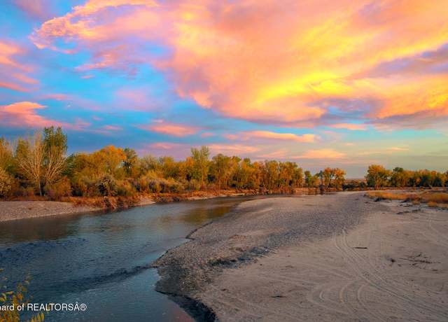 Property at 338 Gas Rd, Riverton, WY 82501, 4 baths