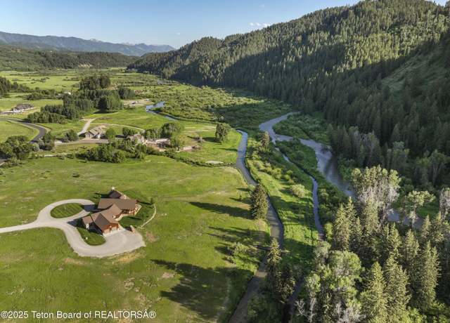 Property at 450 Salt River Ranch Ln, Thayne, WY 83127, 4 beds, 3.5 baths