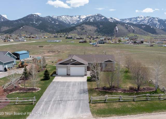 Property at 972 Lariat Dr, Etna, WY 83118, 5 beds, 3 baths