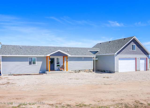 Property at 50 Shriver Ln, Pinedale, WY 82941, 6 beds, 3 baths