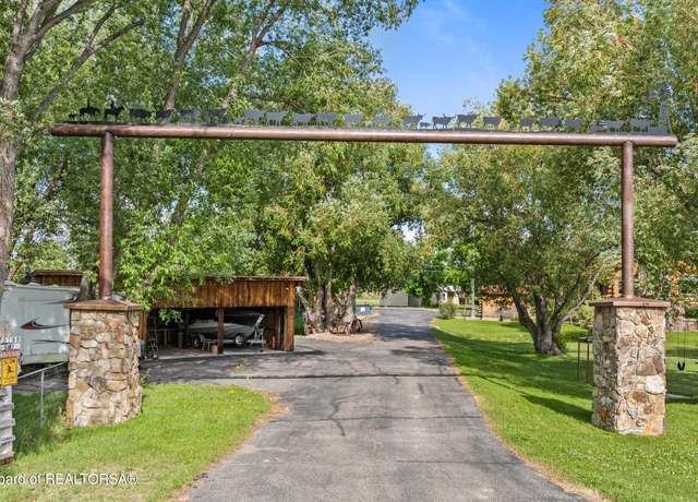 Property at 5180 Us-287, Lander, WY 82520, 7 beds, 2 baths
