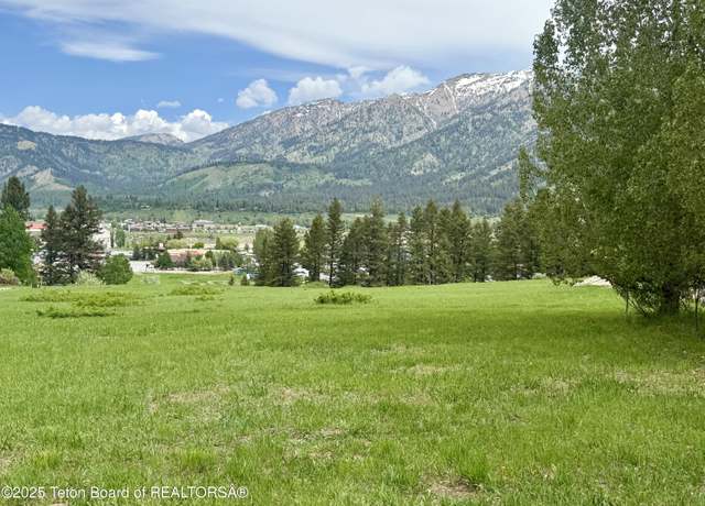 Property at 626 Grandview Dr, Alpine, WY 83128