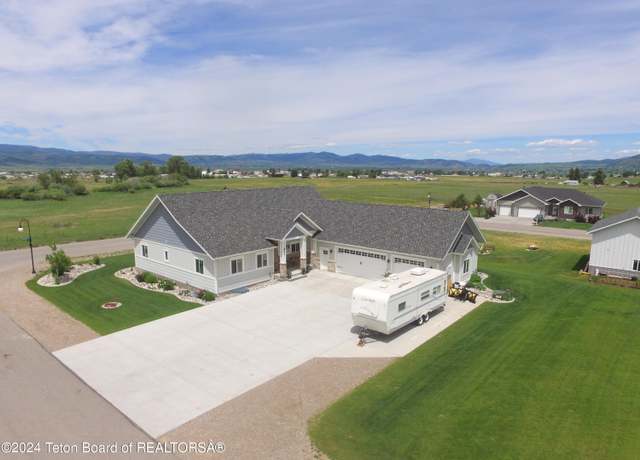 Property at 467 Young Ln, Afton, WY 83110, 5 beds, 3.5 baths