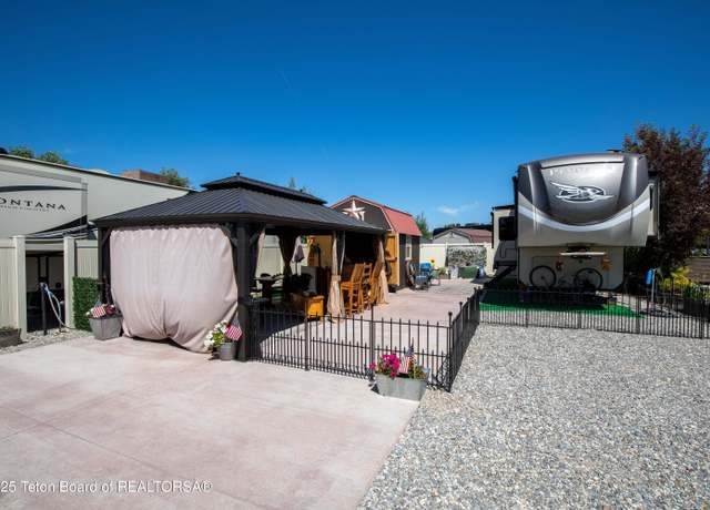 Property at 848 Buckboard Dr, Thayne, WY 83127, 1 bed, 1 bath