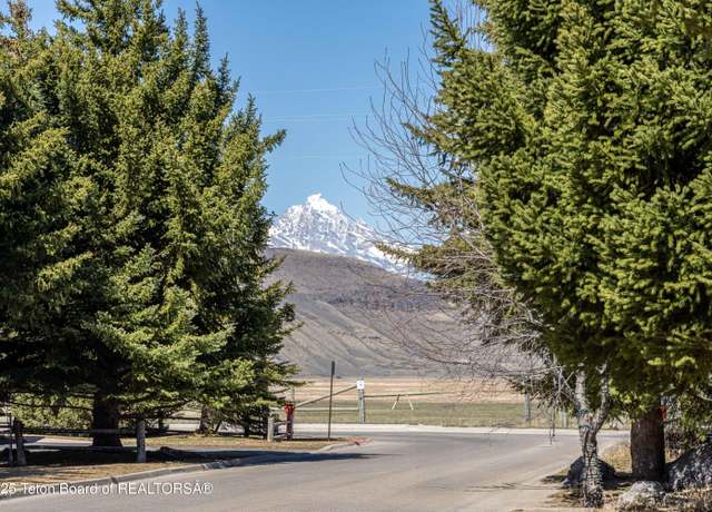 Property at 40 Nelson Dr, Jackson, WY 83001, 3 beds, 2.5 baths