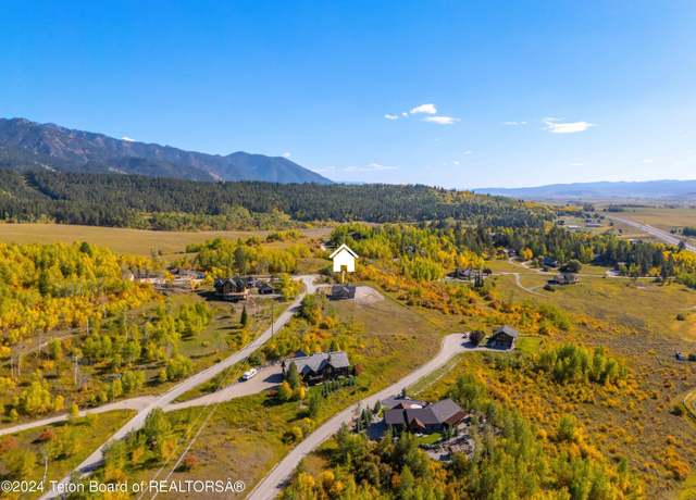 Property at 604 Falcon Dr, Alpine, WY 83128, 2 beds, 2 baths