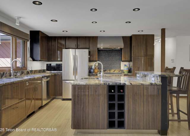 Property at 580 Dogwood Dr, Jackson, WY 83001, 3 beds, 2 baths
