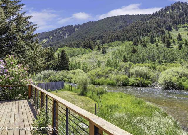 Property at 580 Dogwood Dr, Jackson, WY 83001, 3 beds, 2 baths