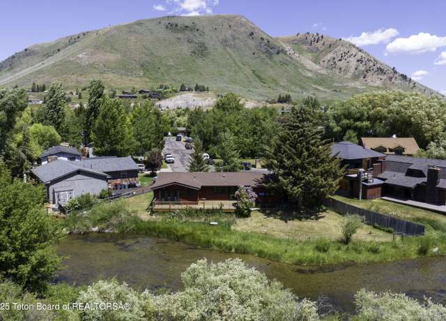 Property at 580 Dogwood Dr, Jackson, WY 83001, 3 beds, 2 baths