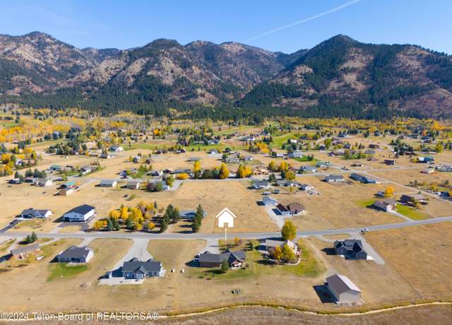 Property at 320 Cedar Dr, Star Valley Ranch, WY 83127, 5 beds, 3 baths