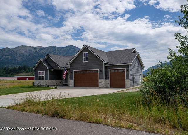 Property at 36 Columbine St, Alpine, WY 83128, 3 beds, 2 baths