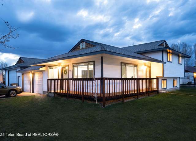 Property at 811 Jade St, Pinedale, WY 82941, 5 beds, 3 baths